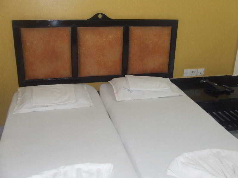 Summerville Beach Resort Candolim Eksteriør billede
