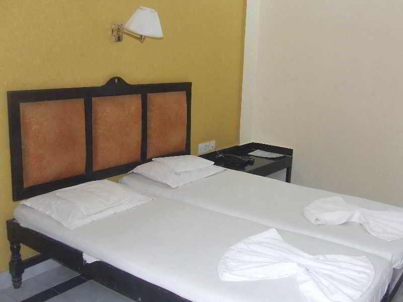 Summerville Beach Resort Candolim Eksteriør billede